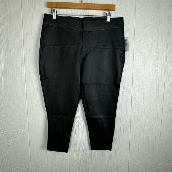 Torrid Crop Platinum Legging Coated Ponte Macrame Back Black Faux Leather 1X 14 - Picture 2 of 10